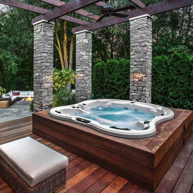 Monarch Hot Tub – Spacious 5-Person Spa for Luxurious Relaxation
